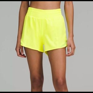 Lululemon NWT HOTTY HOT HIGH RISE SHORTS 4IN. LINED.  SIZE 6